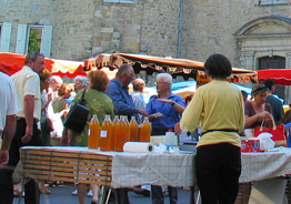 Straßenmarkt in der Ardèche Dörfer